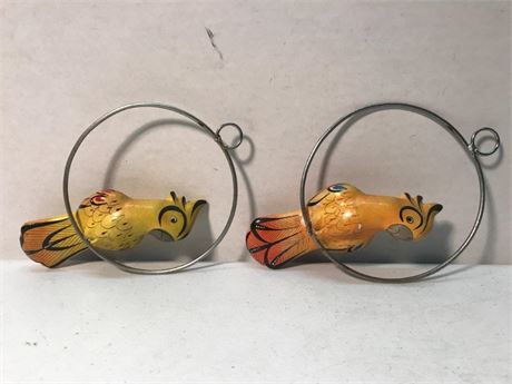 2 Hanging Birds Deco