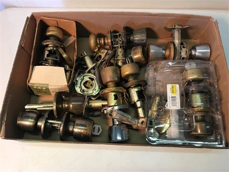 Flat of Doorknobs & Misc.