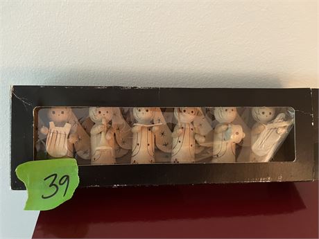 Holiday Decor, Wood
