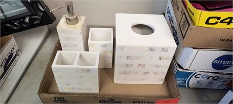 Misc Bathroom items