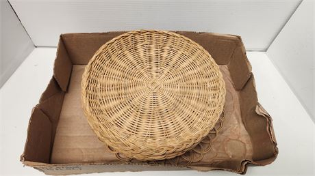 Wicker Plate Holders