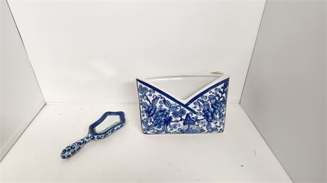 2 Decorative Items