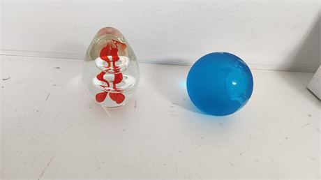 2 Paper Weights