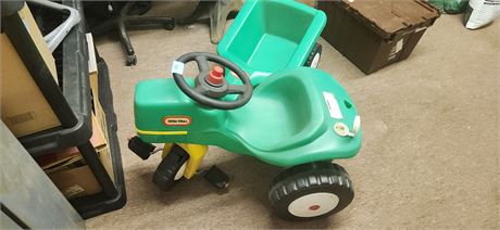 John Deere Ride On Tracker & Cart. One Tire Has Damage But Still Works