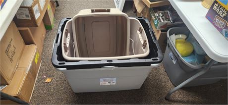 Lot of 4 Totes