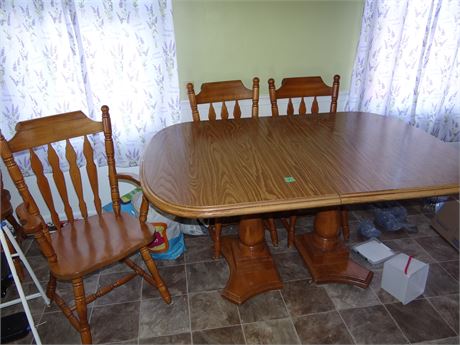 Nice Table and 6 Chairs