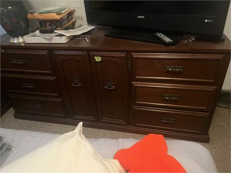 Dresser