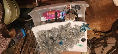 Plastic drawers & contents