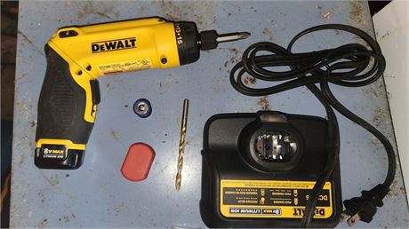 DeWalt Bag &Cordless Rechargeable Screwdriver. Battery, Charger TESTED AND WORKS