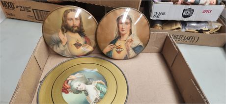Lot of 3 round pictures