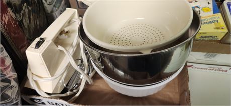 Lot Of Kitchen Items