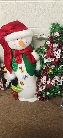 Snowman with Tree display