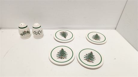 Salt and pepper shakers Coasters, Spode Christmas tree patern