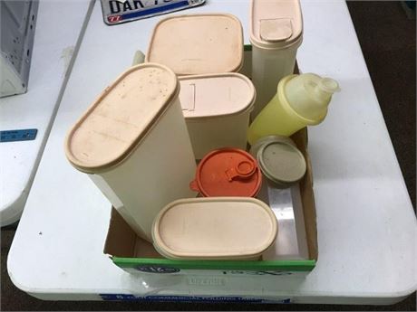Flat of Tupperware Containers & Lids