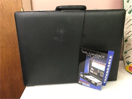 U.S. Luggage New York Expandable Attache