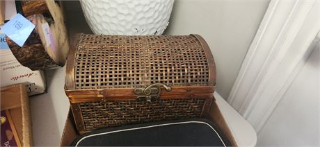 Wicker Storage Container & Poker Chips