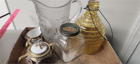 Miscellaneous glassware.