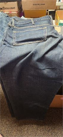 Levi 42 x 30 Jeans