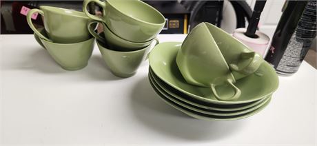 Oneida Premiere Vintage Green Plastic Bowls & cups