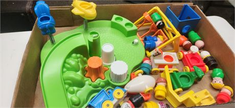 Lot Of Vintage Fisher Price Little People & Toys