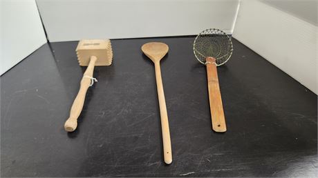 Lot Of  Kitchen Items