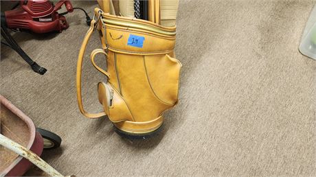 Small Gulf Bag With Miscellaneous Items