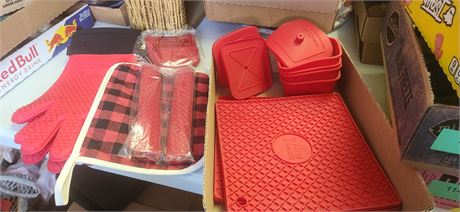 Lot Of Simply Ming Kitchen Items
