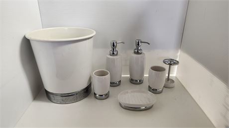 Bathroom Trash Can & Bathroom Set