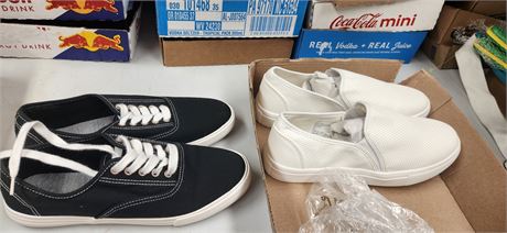 2 Pair Women's Canvas Shoes. Size 9