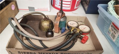Vintage Oil Cans & Gauges