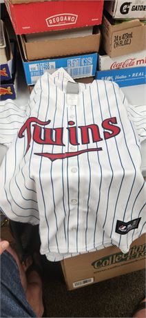New Twins Jersey. Size Large