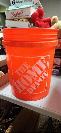 Plastic 5 Gallon Bucket