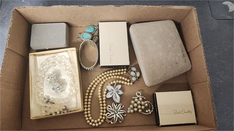Lot Of Jewelry. Some Sarah Coventry