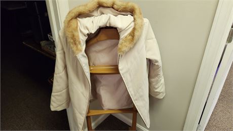 Jone's New York Ladies Winter Coat. Size Large
