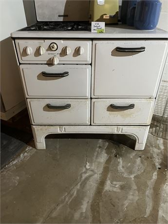 Old Detroit Jewel Stove