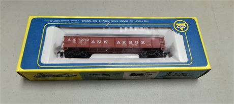 HO Gauge Train Car With Box