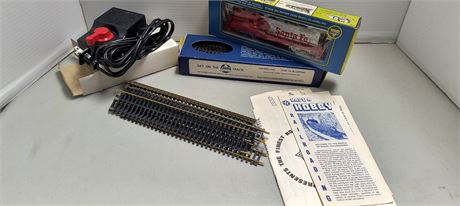 HO Gauge Train Engine With Box & Accessories