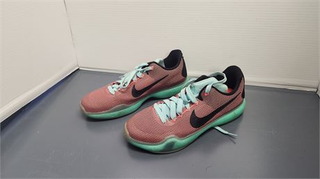 Nike Kobie Bryant Shoes. Size 7Y