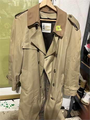 Vintage London Fog Men's Trench Coat, Size 44 REG