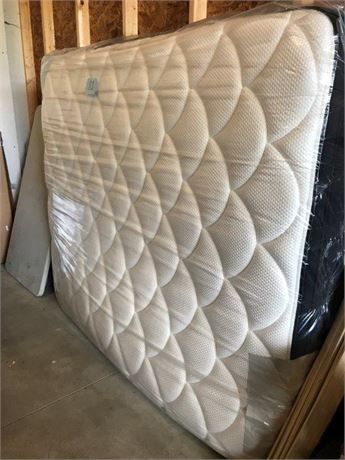 Bed 84L X 70W