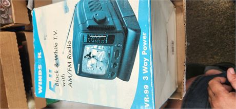 Black and white tv/radio