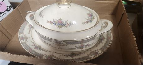 Minton Bone China. Persian Rose Serving Bowl