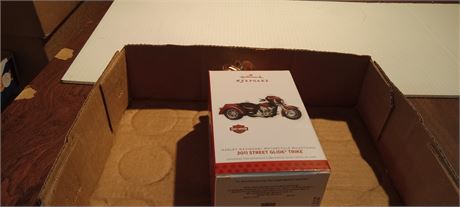 Harley Davidson 2011 Street Glide Trike Hallmark Ornament