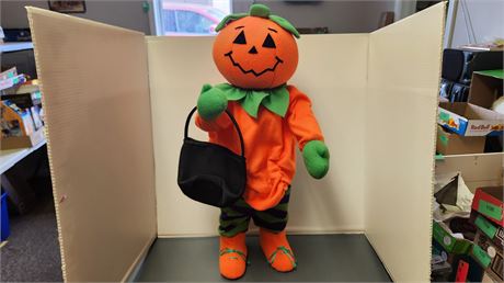 Trick & Treat Friend Pumpkin Decoration