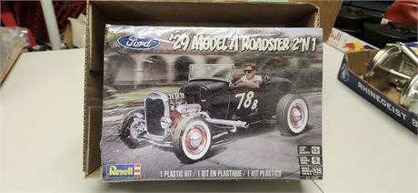 Revell 1929 Model A Roadster  2-n-1 Model Kit