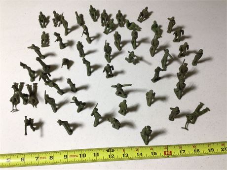 Small Plastic Toy Soldiers Vintage