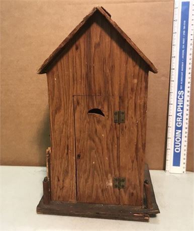 Outhouse Deco