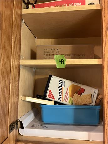 Cracker Tin, Knives, Slicer