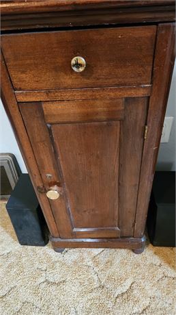 Small Wood Stand. Needs Repaired