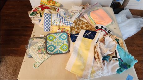 Pot Holders & Dish Towel Lot